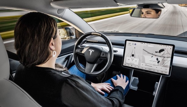 Carro da Tesla tem tecnologia militar por satélites.