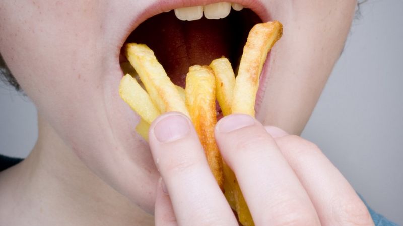 Alimentação pobre em nutrientes levou jovem a sofrer perda irreparável na visão