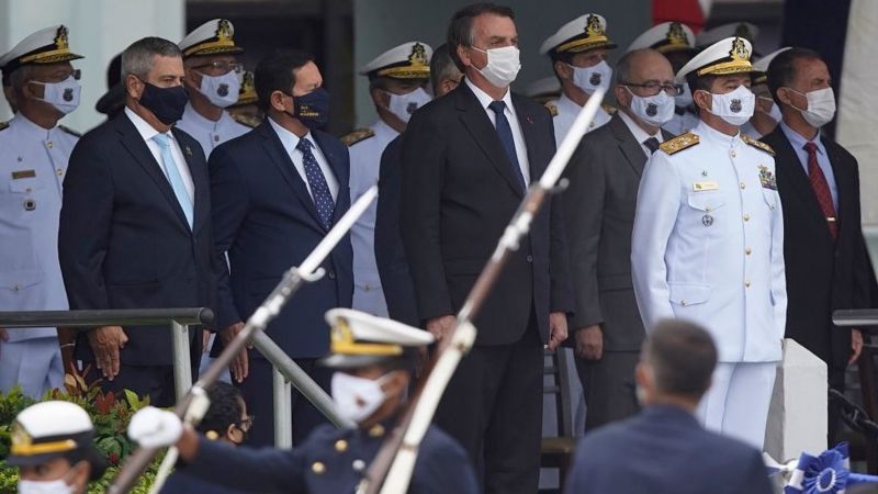 Risco de golpe cresceu na América Latina, mas militares brasileiros preferem ‘bastidores’, diz professor de Harvard