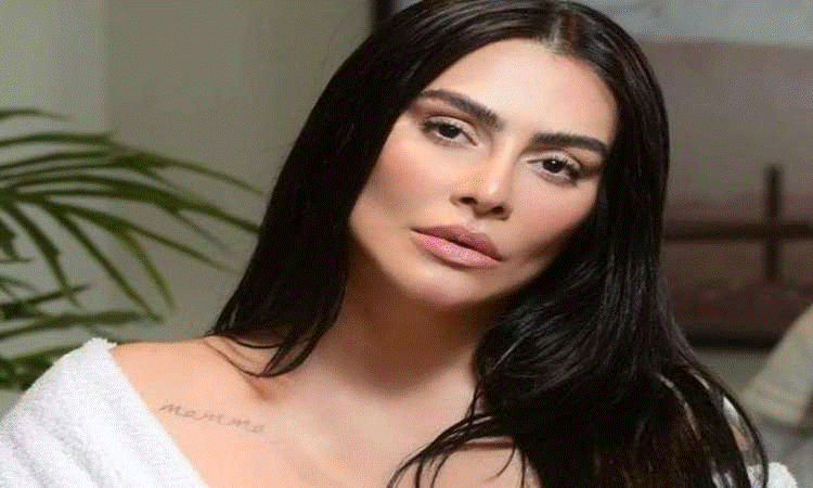 Cleo Pires posa com biquíni cavado e recebe diversos elogios na web