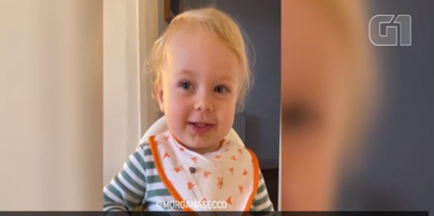 ‘Não vê TV nem celular’: a menina de 2 anos que viralizou falando palavras difíceis