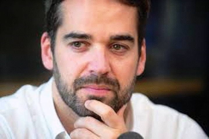 Gov. do Rio Grande do Sul, se declara Gay e  lança-se candidato a presidente da Republica pelo PSDB.