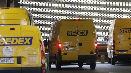 Câmara aprova texto-base de projeto que permite privatização dos Correios