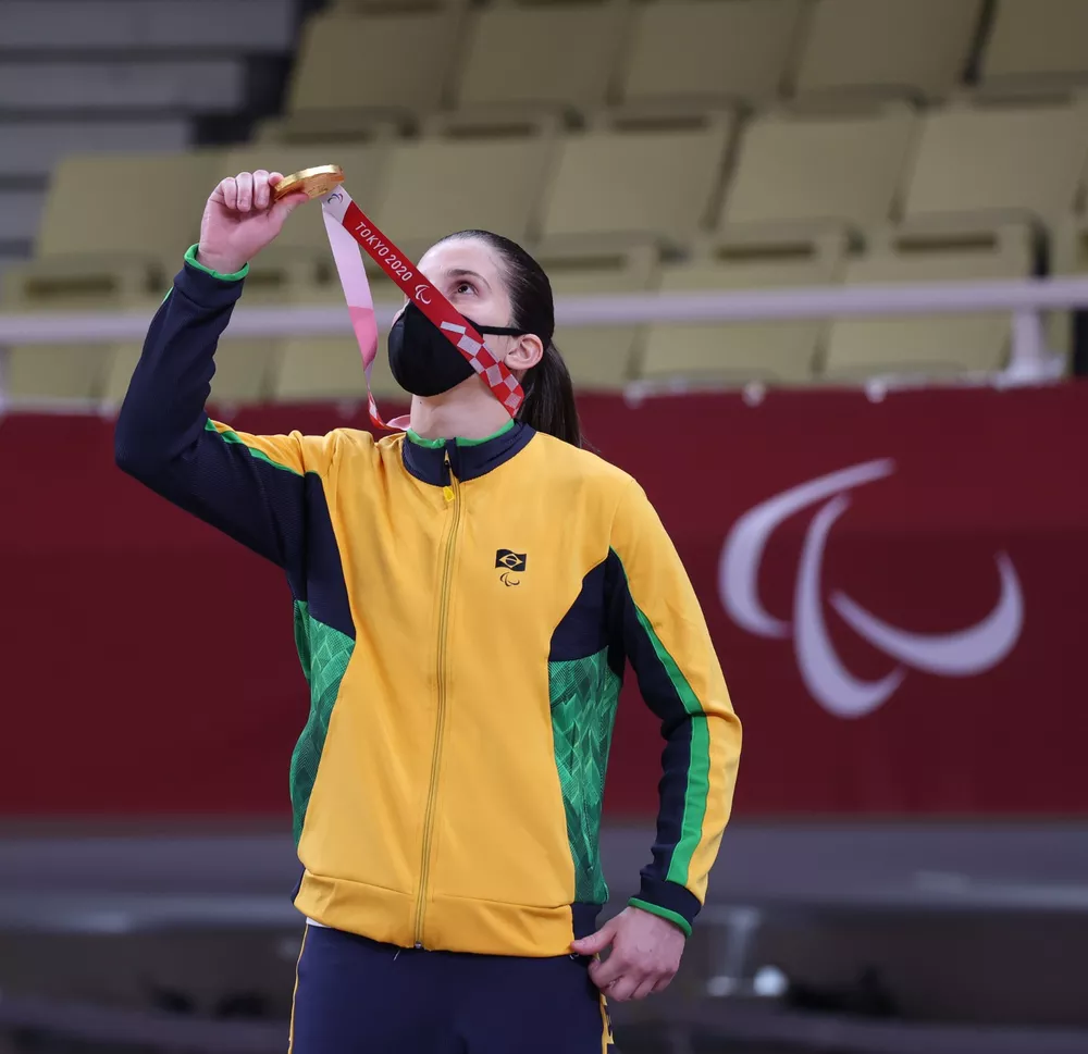 Atleta paralímpica Alana Maldonado conquista primeira medalha de ouro na história do judô feminino
